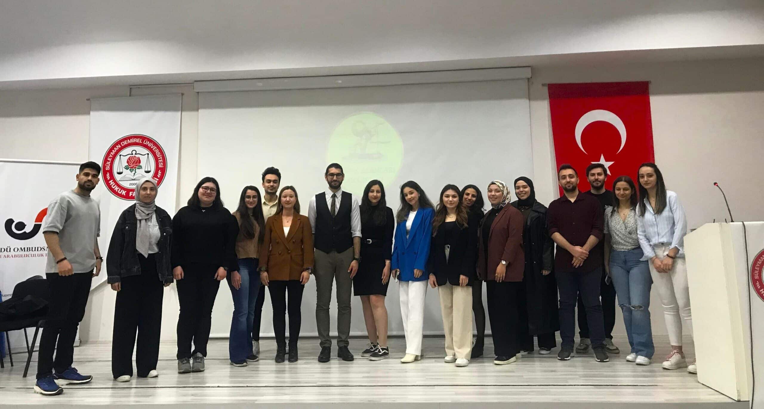 Hukuk Alanları Akademisi'nin düzenlediği Adli ve İdari Hakimlik hazırlık etkinliğinde HMGS kaynaklarıyla eğitim alan öğrenciler